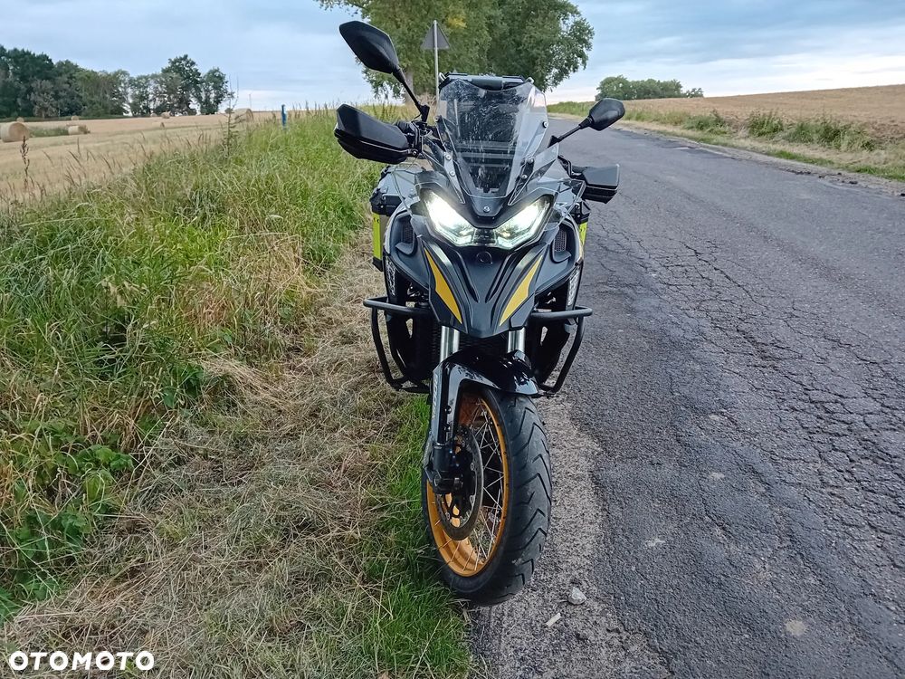 QJMOTOR SRT900SX - 11