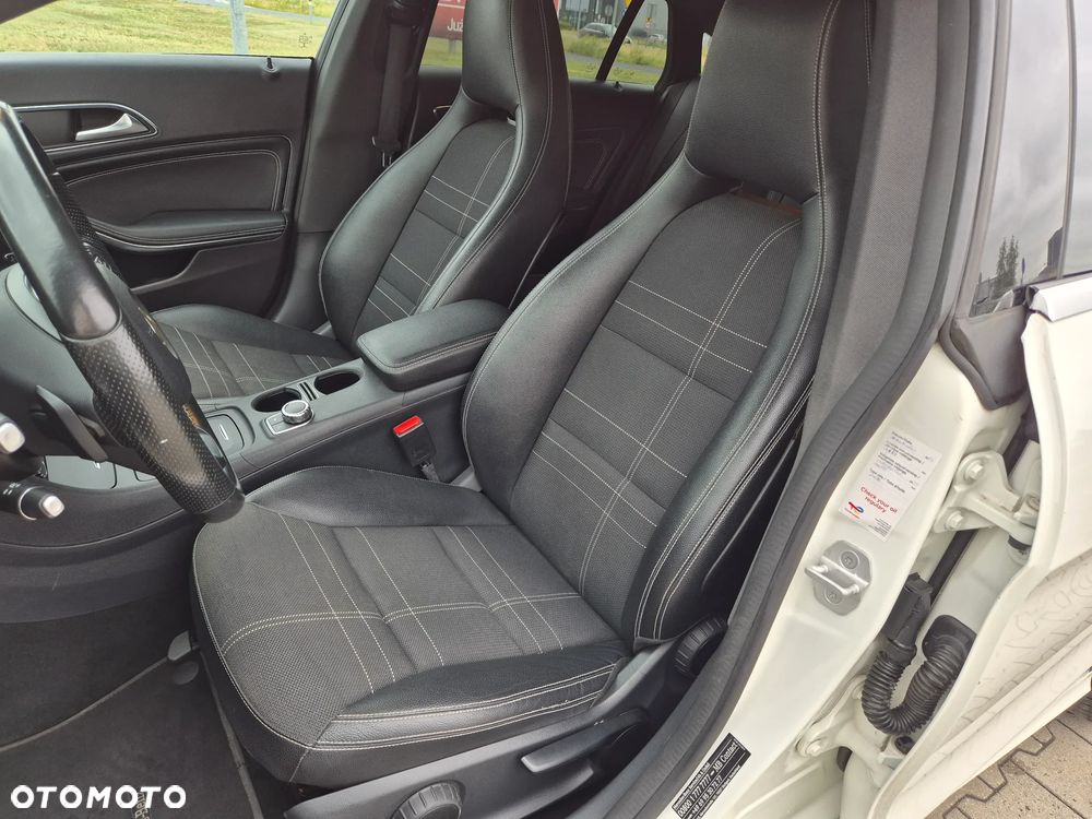 Mercedes-Benz CLA 180 7G-DCT - 11