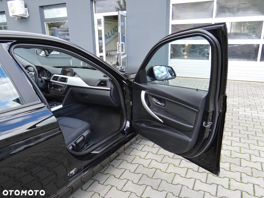 BMW Seria 3 316i Sport Line - 31