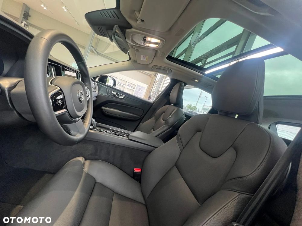 Volvo XC 60 B5 B AWD Ultimate Dark - 18