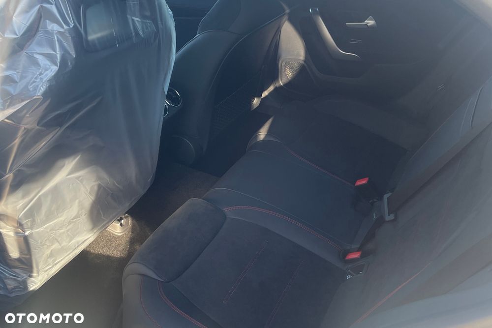 Mercedes-Benz Klasa A 200 AMG Line 7G-DCT - 4