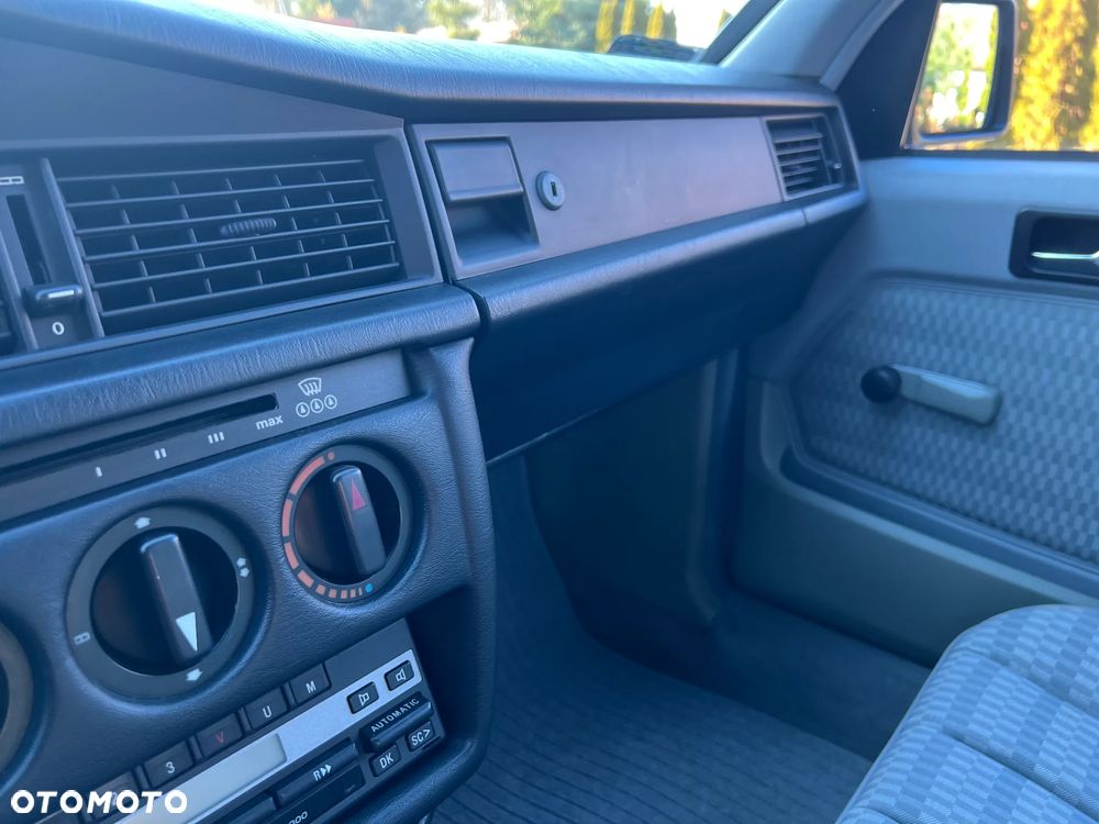 Mercedes-Benz W201 (190) - 32