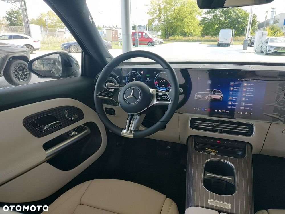 Mercedes-Benz GLB - 13