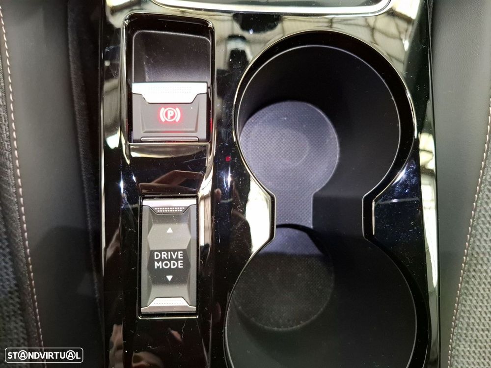 Peugeot 2008 1.2 PureTech Allure — fotografia 16