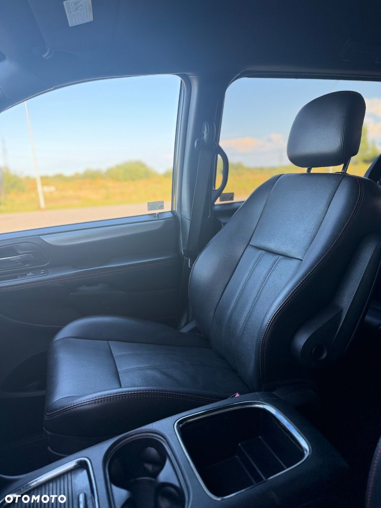 Dodge Grand Caravan - 17