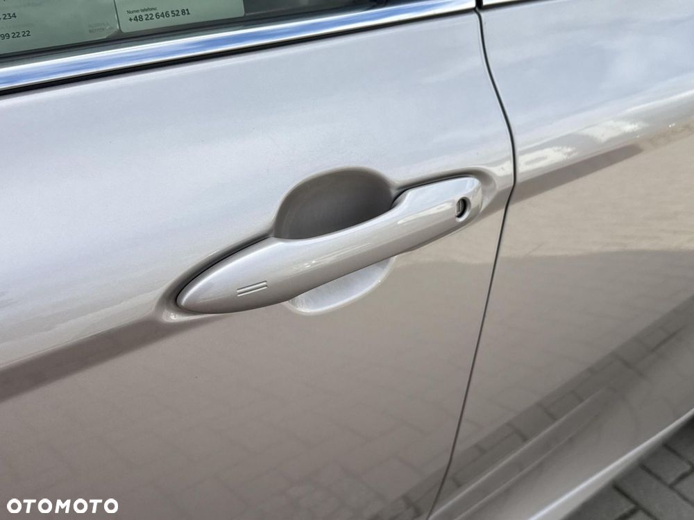 Toyota Camry 2.5 Hybrid Comfort CVT - 25