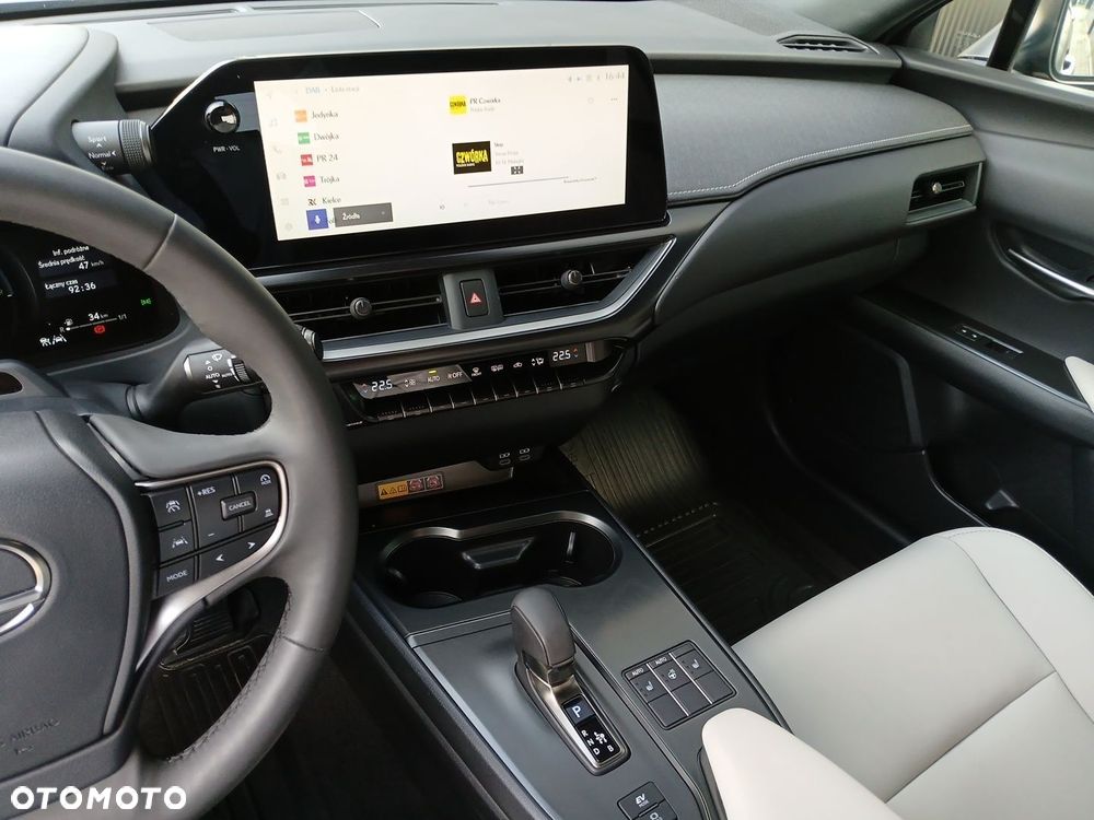 Lexus UX 300h F Sport Design AWD - 18