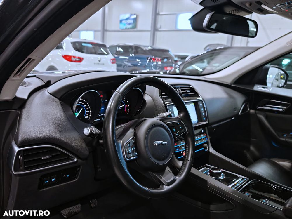 Jaguar F-Pace 20d AWD Aut. Prestige - 6