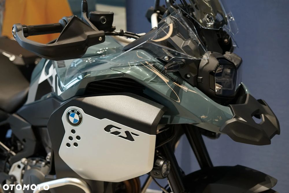 BMW F - 16