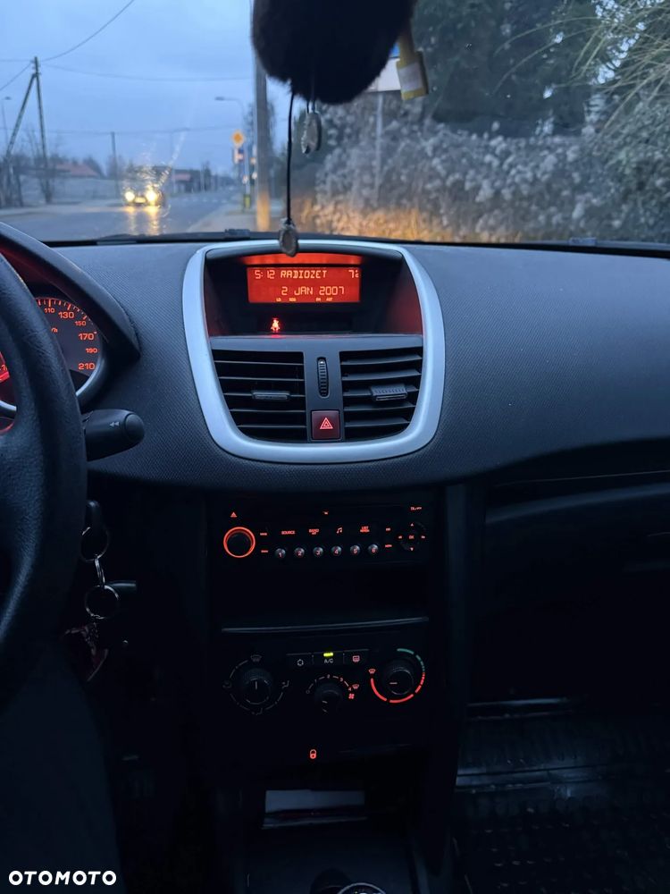 Peugeot 207 1.4 Trendy - 11