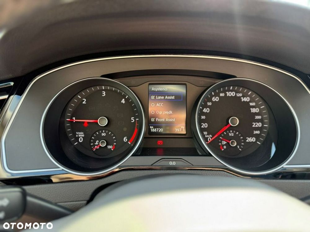 Volkswagen Passat - 20