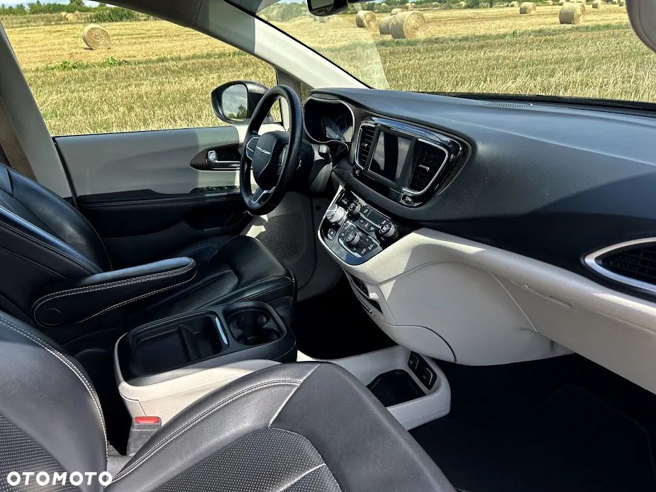 Chrysler Pacifica - 17