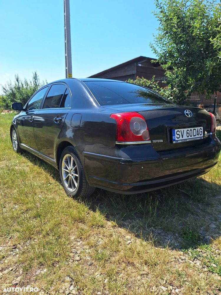 Toyota Avensis 1.6 Sedan Terra - 3