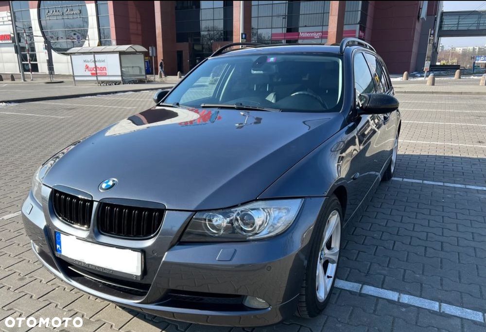 BMW Seria 3 325xi Touring - 3