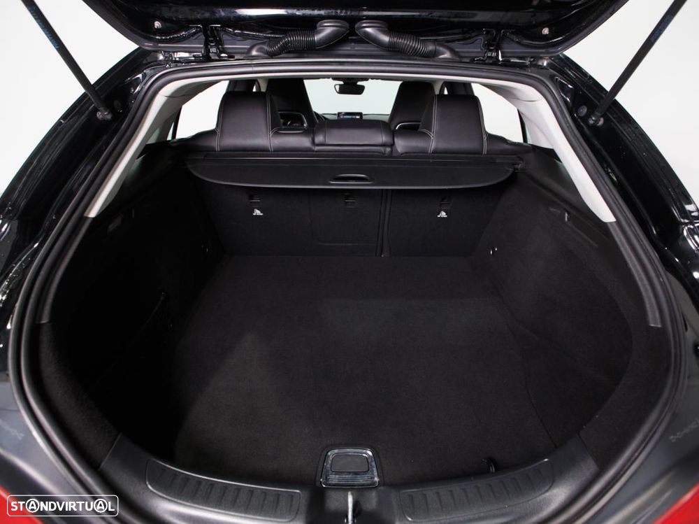 Mercedes-Benz CLA 180 d Shooting Brake - 12