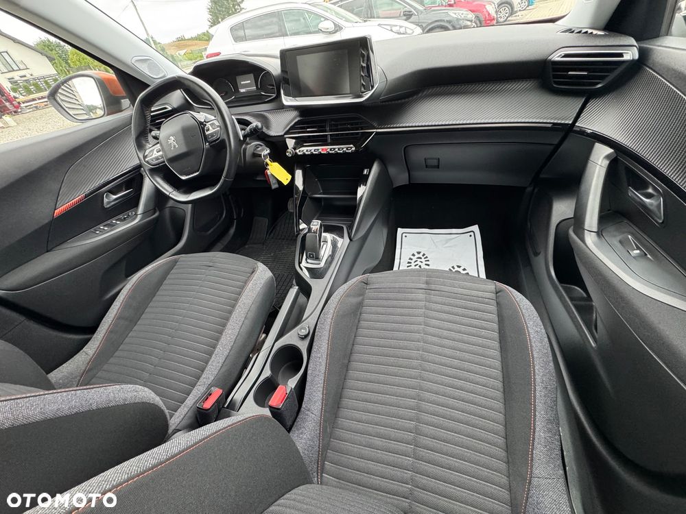 Peugeot 2008 1.2 PureTech Active S&S EAT8 - 17