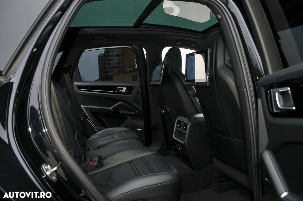 Porsche Cayenne - 6