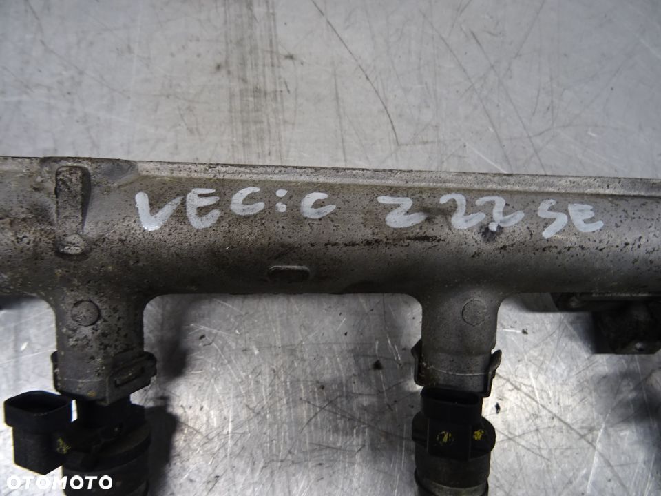 OPEL VECTRA C GTS 02-05 HB 5D 2.2 SE LISTWA WTRYSKOWA - 2