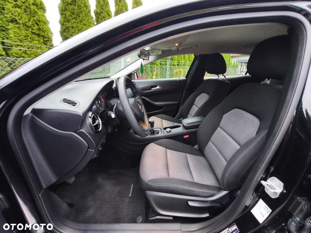 Mercedes-Benz GLA 180 Urban - 11
