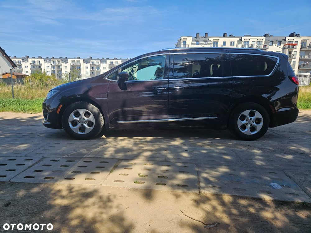 Chrysler Pacifica - 3