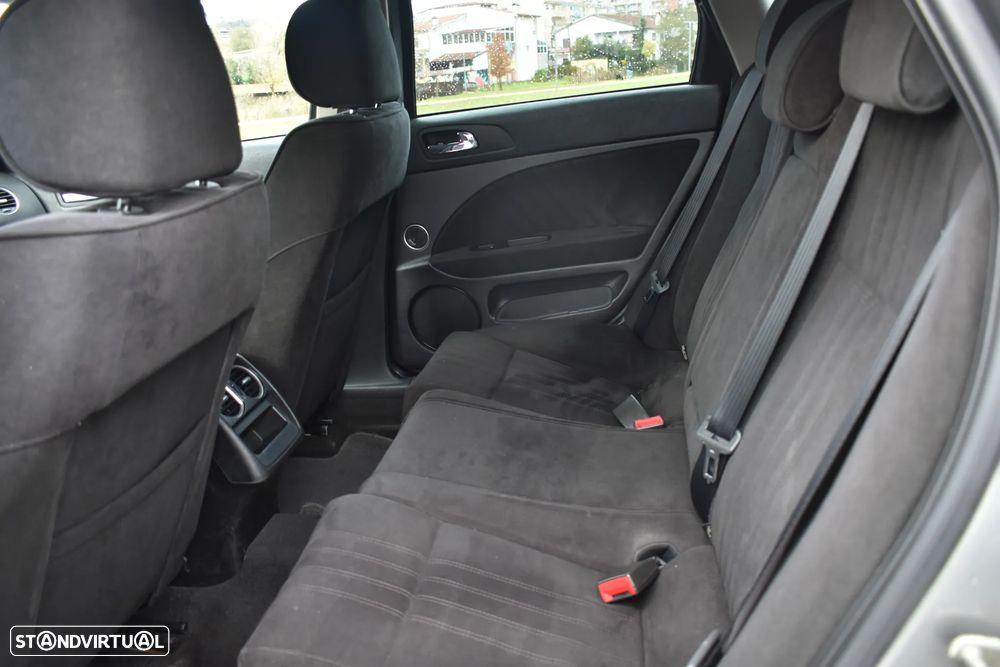 Alfa Romeo 159 Sportwagon 1.9 JTDm 16V Elegante - 12