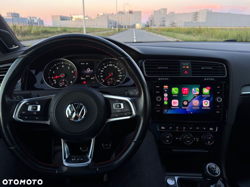 Volkswagen Golf - 18