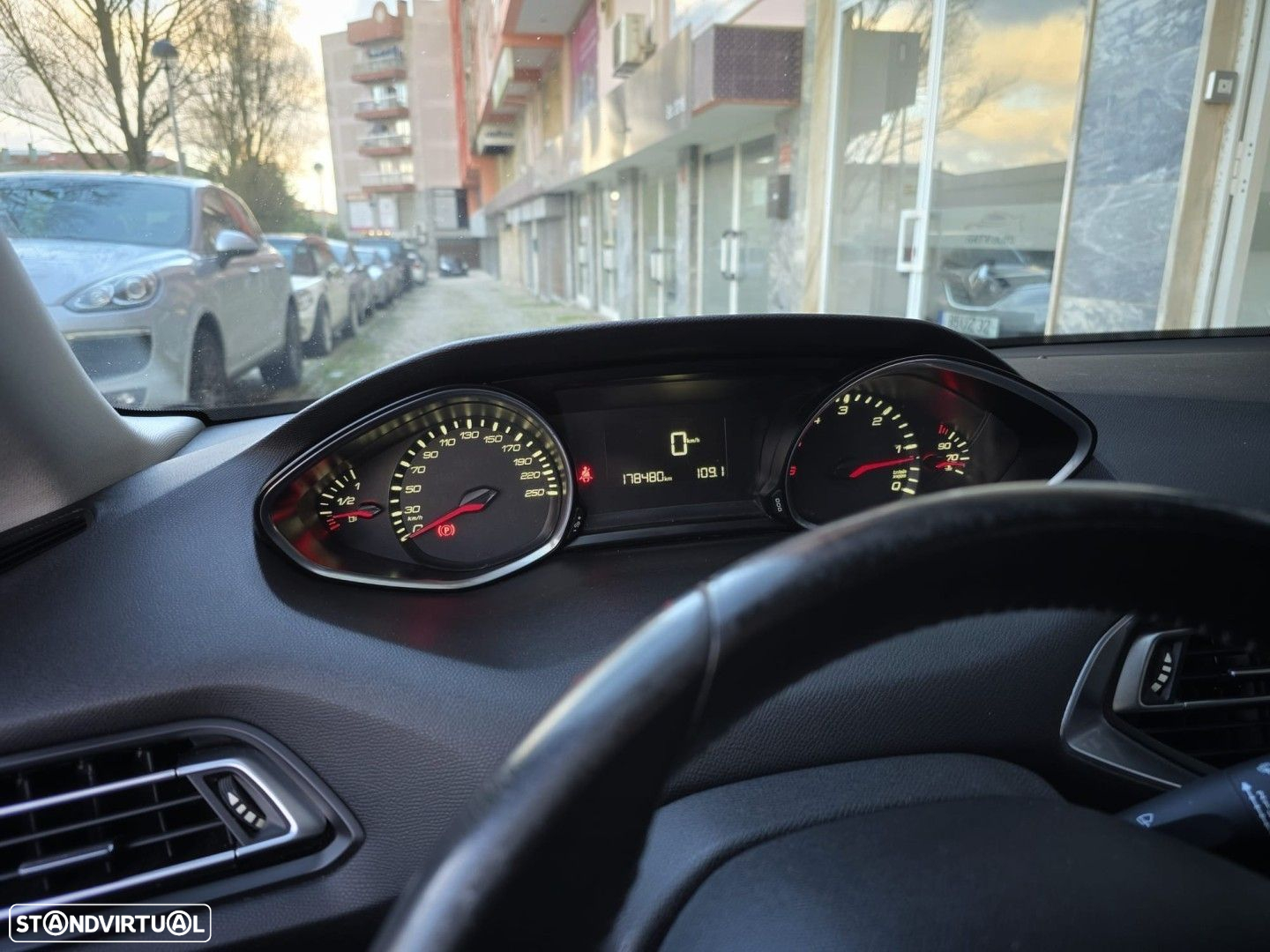 Peugeot 308 1.6 e-HDi Active - 17
