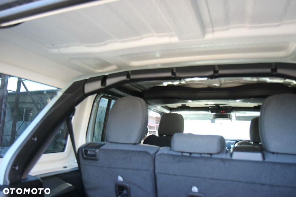 Jeep Wrangler - 12