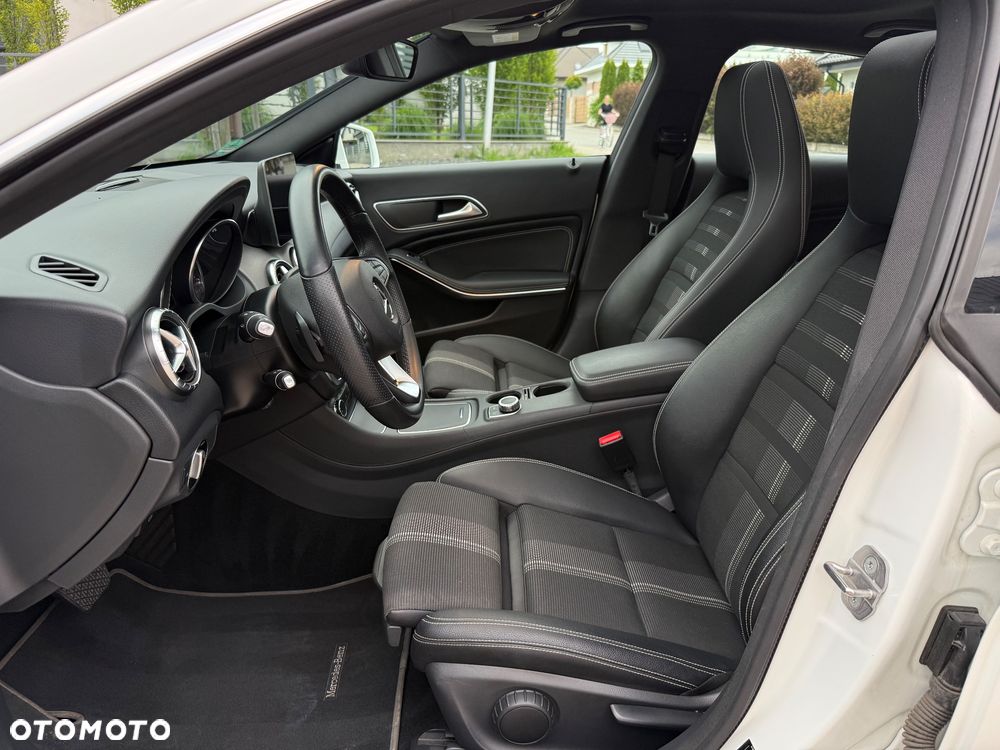 Mercedes-Benz CLA 180 7G-DCT Peak Edition - 16