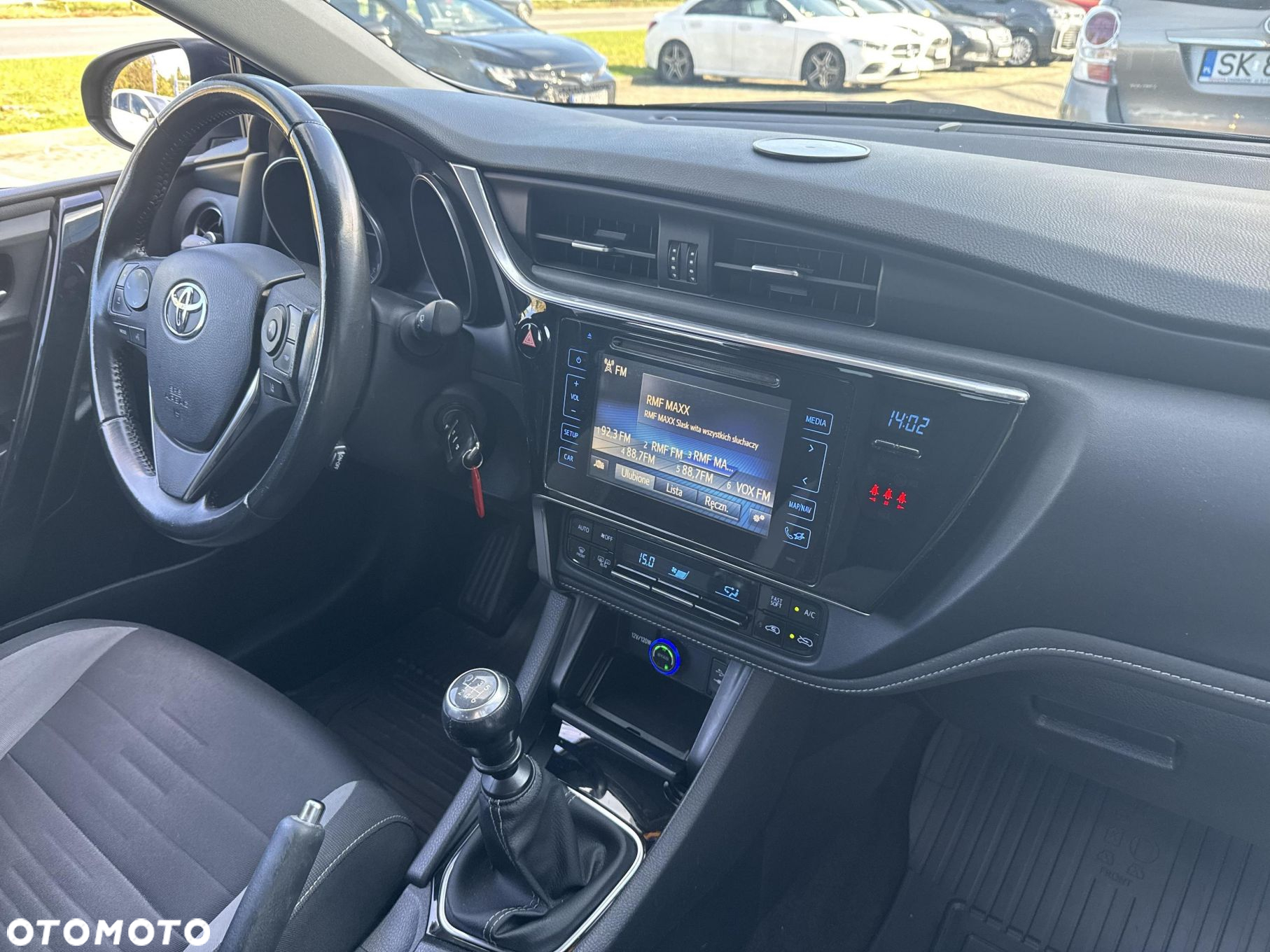 Toyota Auris 1.6 Premium Comfort - 16