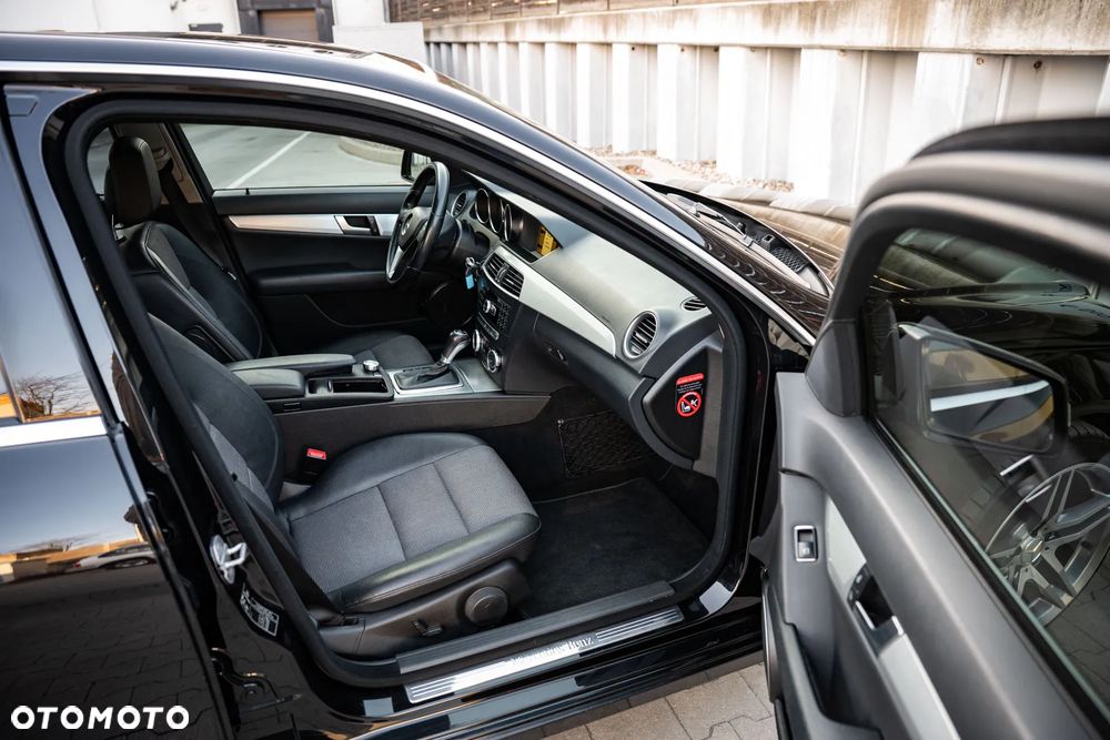 Mercedes-Benz Klasa C 220 CDI BlueEff 4-Matic Avantgarde - 26