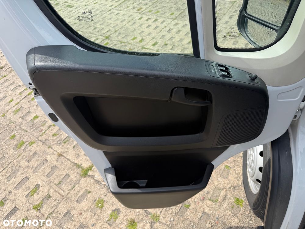 Peugeot Boxer Brygadówka L3H2 7 osób - 9