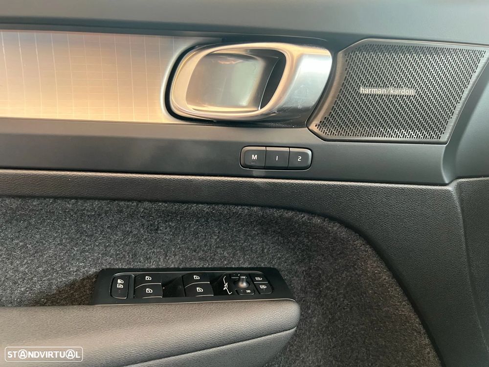 Volvo XC 40 2.0 B3 Plus Dark - 21