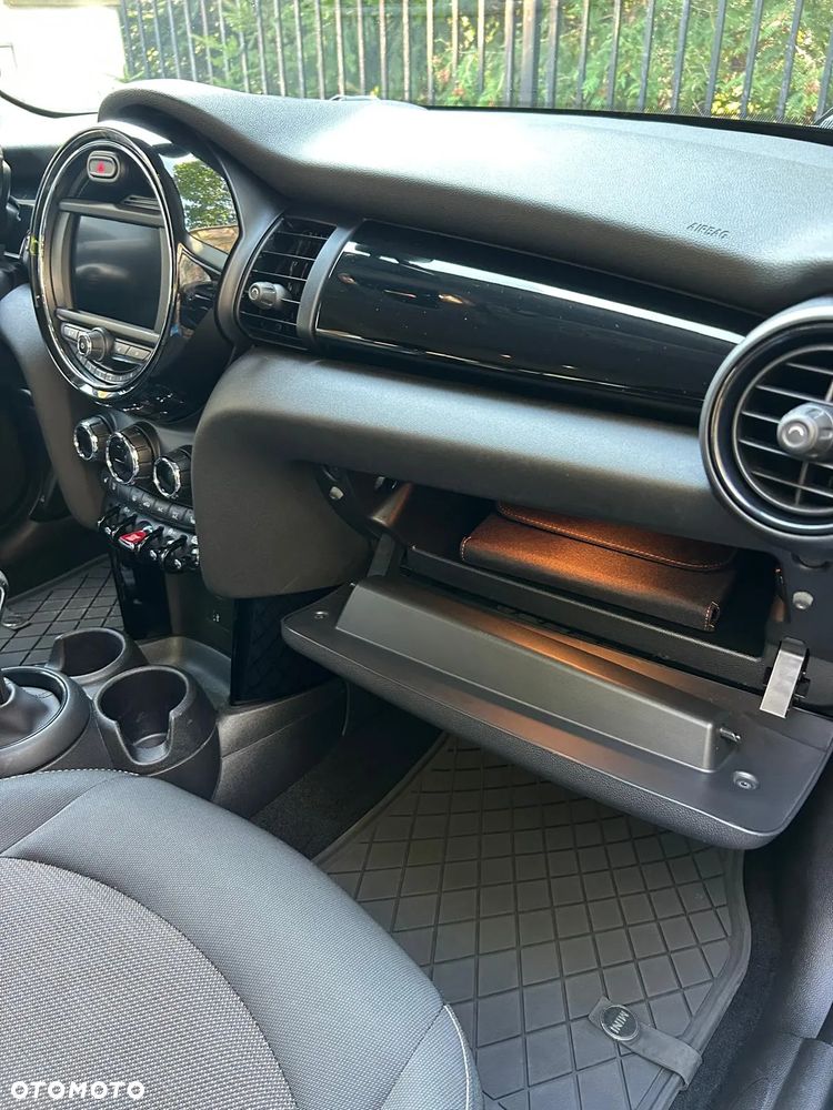 MINI Cooper Standard - 16