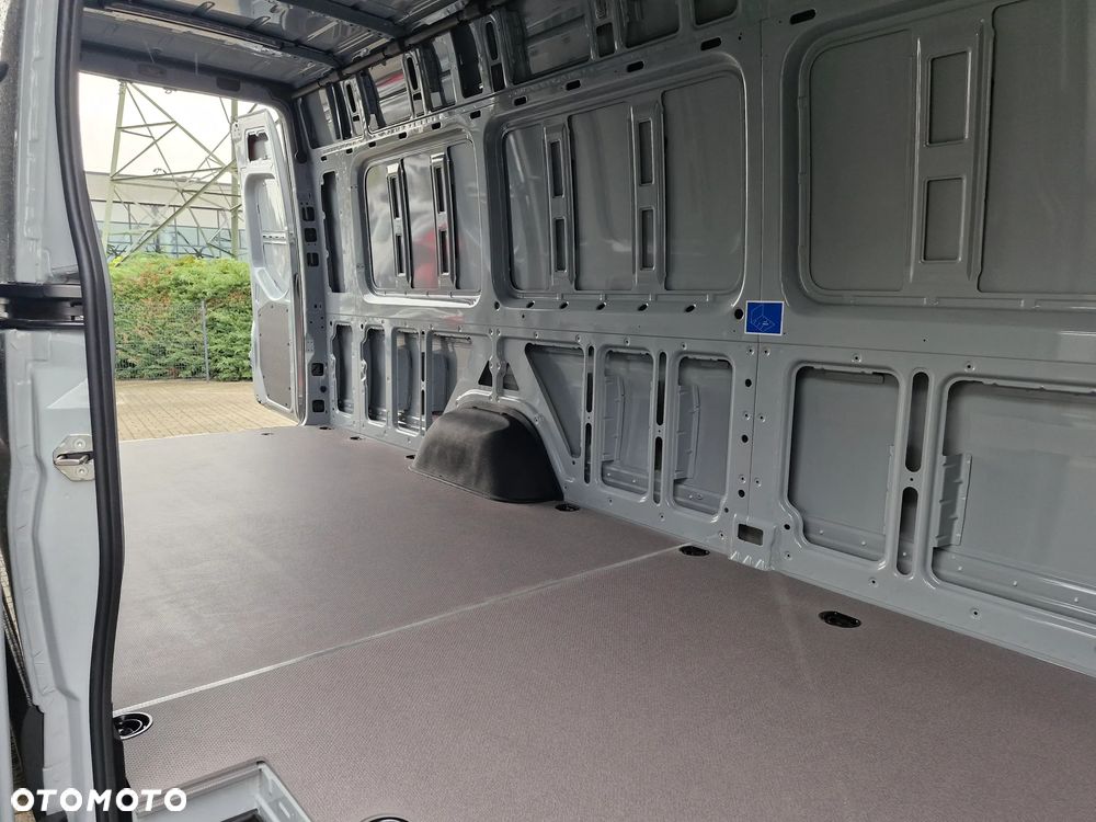 Mercedes-Benz Sprinter - 15