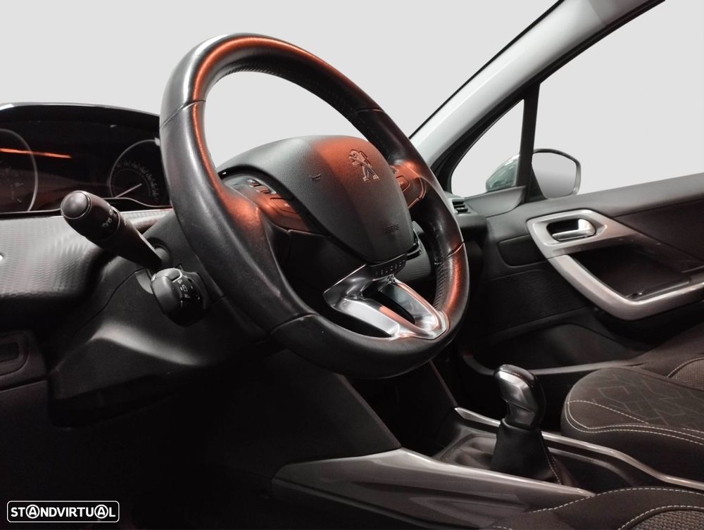 Peugeot 2008 1.2 PureTech Style - 4