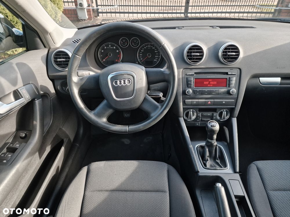 Audi A3 Sportback 1.6 Ambiente - 25