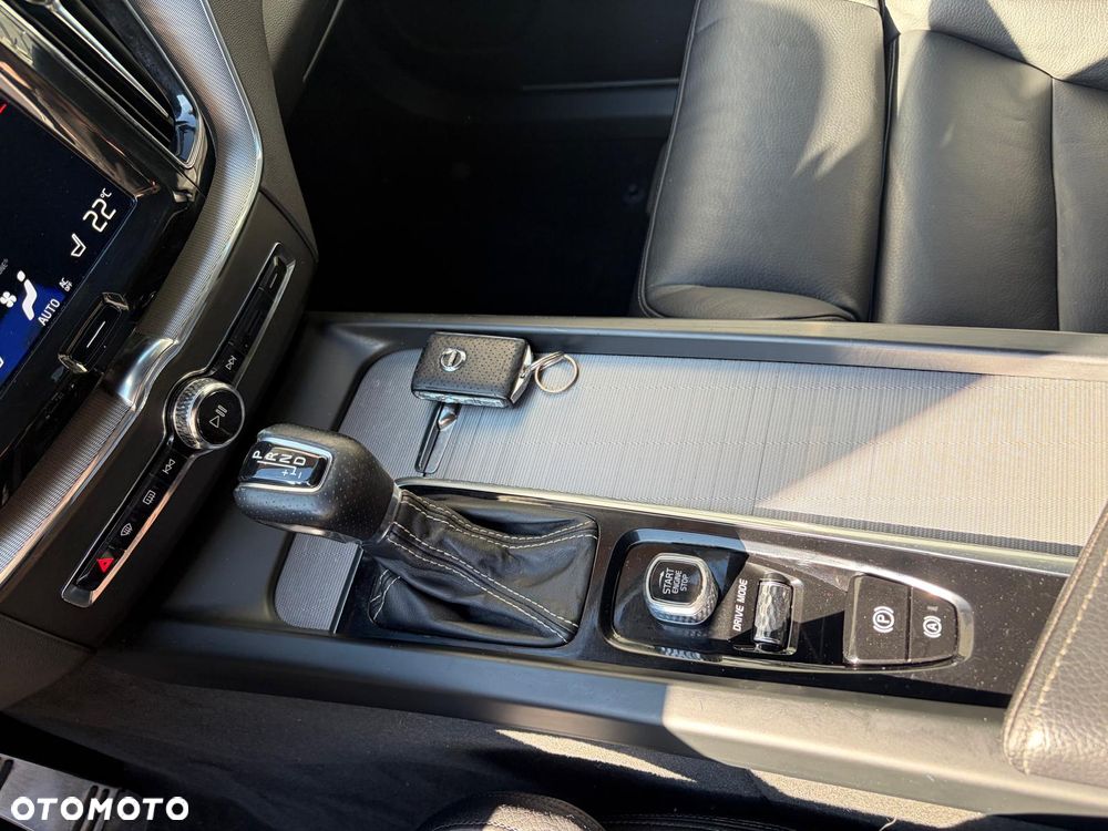 Volvo XC 60 T5 AWD R-Design - 18