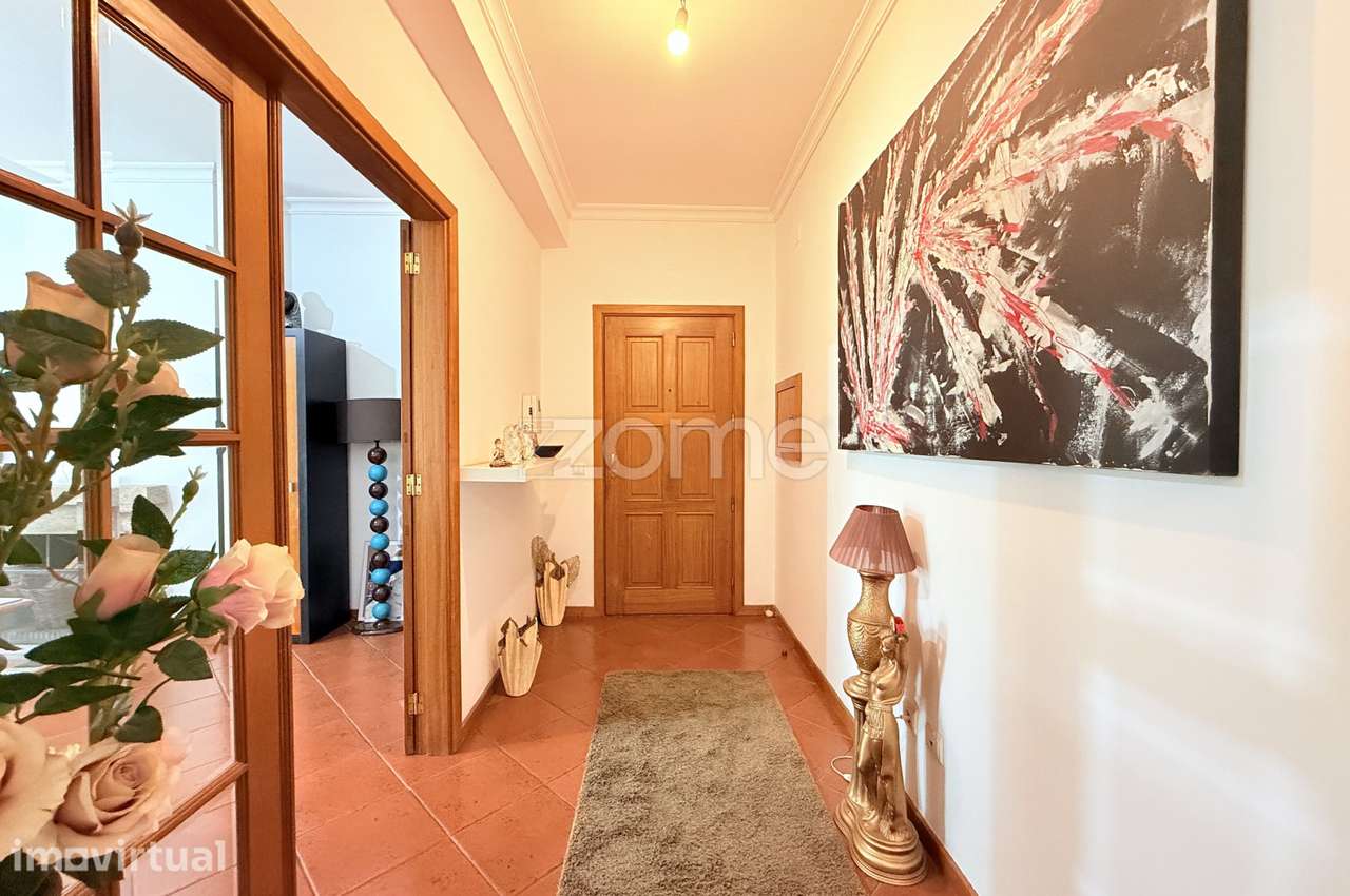 Apartamento T2 com 107 m² | Duas Frentes | Garagem | Junto ao Hospi... - Grande imagem: 3/34