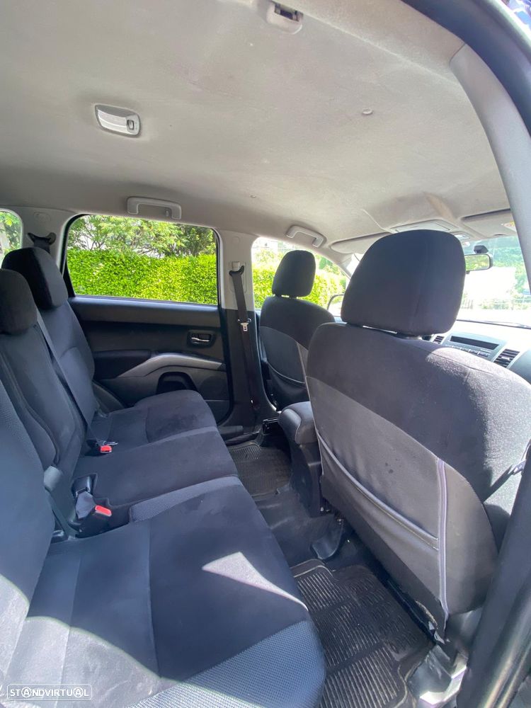 Mitsubishi Outlander 2.0 DI-D SW 4WD - 44