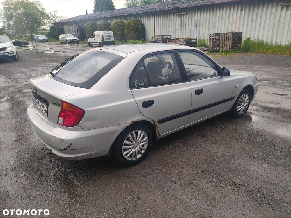 Hyundai Accent - 5
