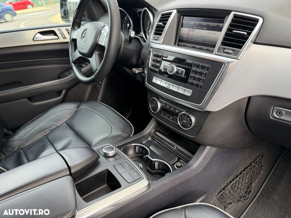 Mercedes-Benz ML 350 BlueTEC 4MATIC Aut - 29