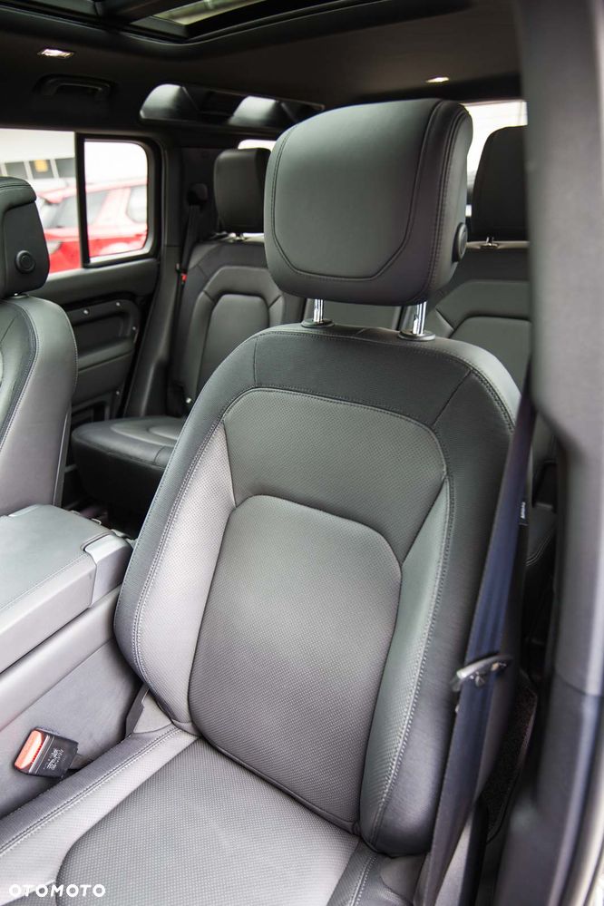 Land Rover Defender 3.0 D300 mHEV X-Dynamic HSE - 11