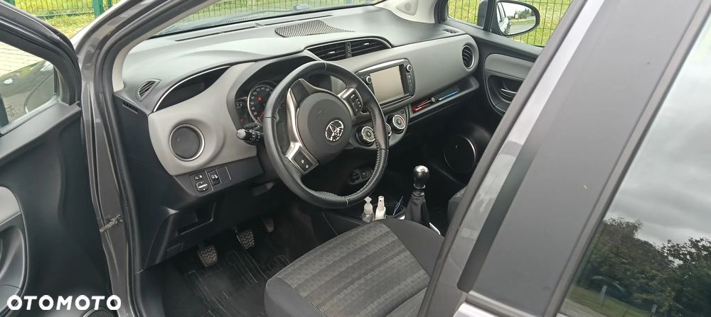 Toyota Yaris 1.33 Premium EU6 - 6