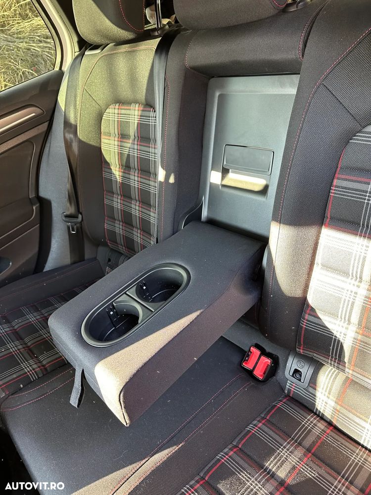 Volkswagen Golf - 22