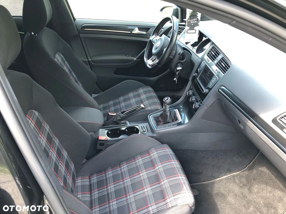 Volkswagen Golf - 14