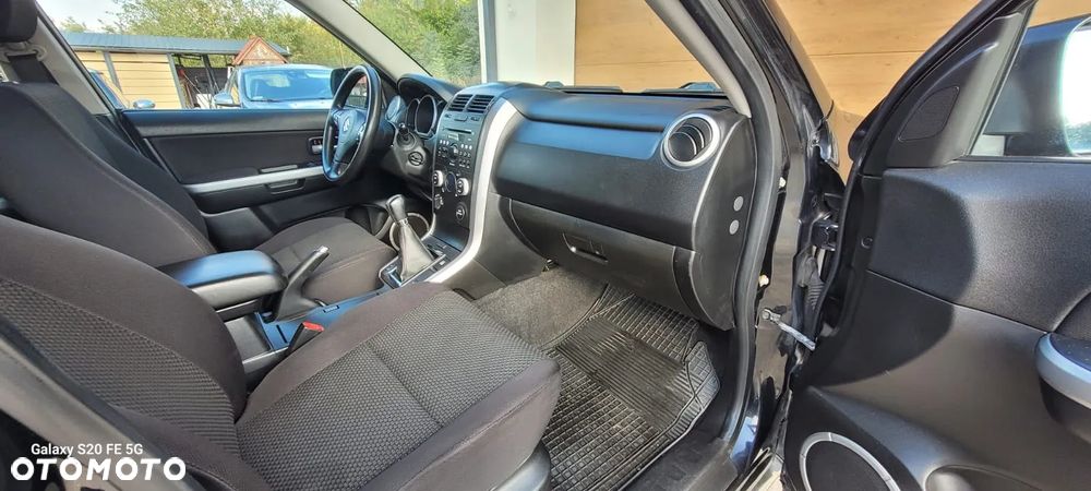 Suzuki Grand Vitara 2.4 De Luxe - 19