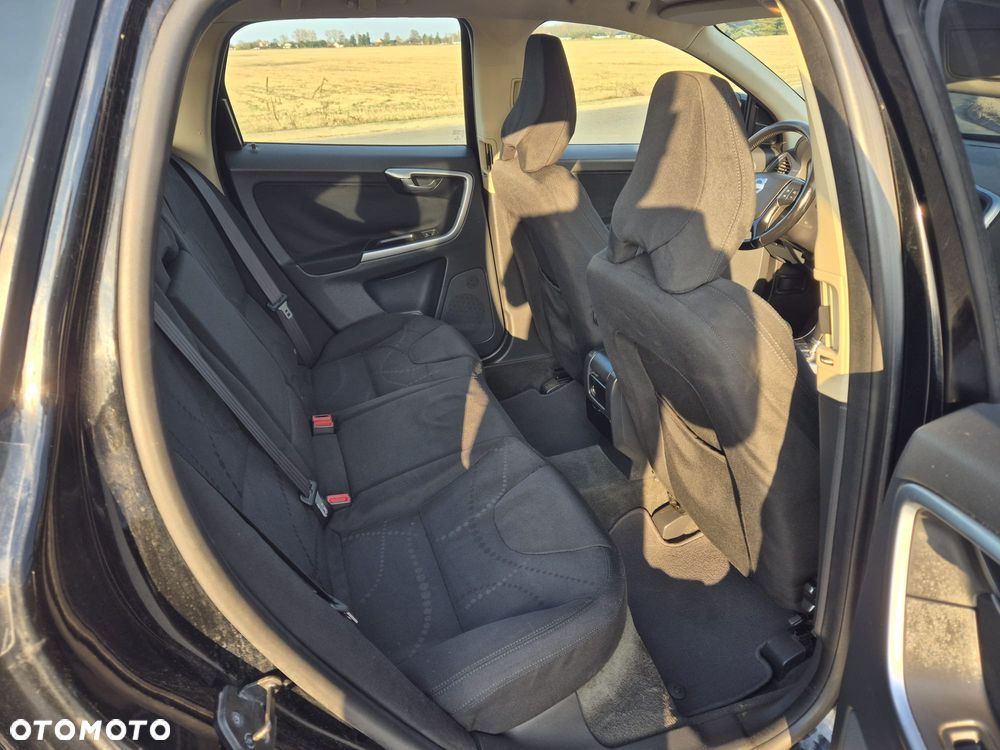 Volvo XC 60 D3 R Design - 13