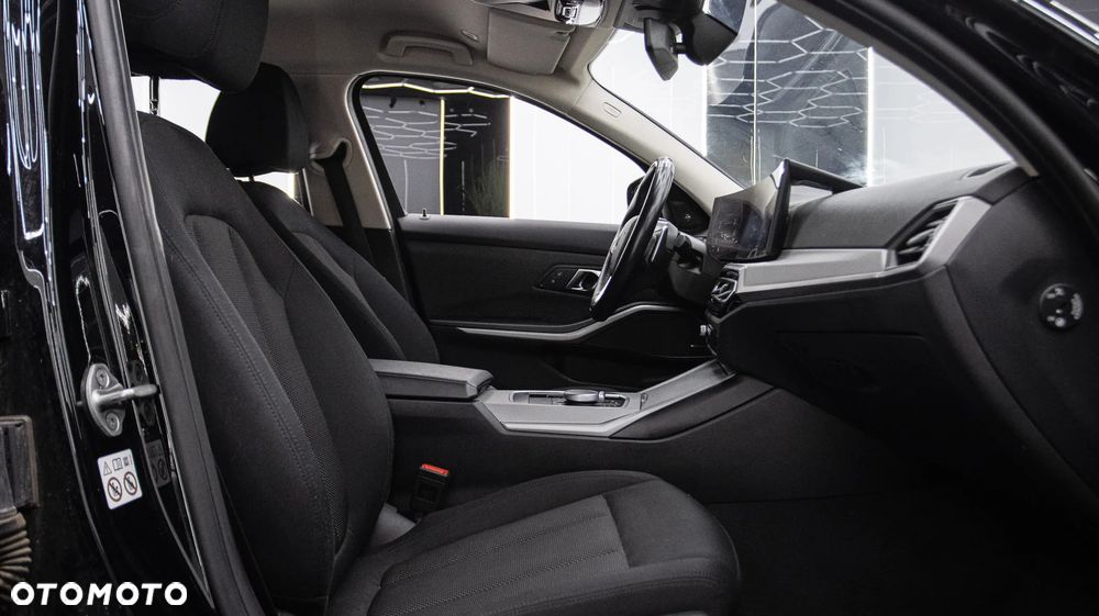 BMW Seria 3 320i Advantage sport - 19