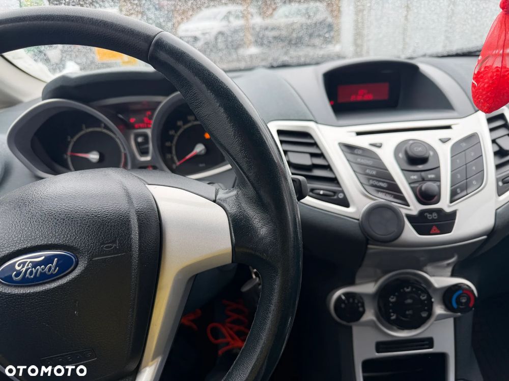 Ford Fiesta 1.25 Ambiente EU5 - 13